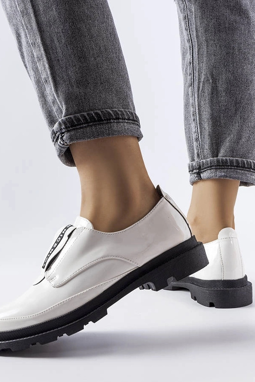 Baltas lakādas Legget apavi