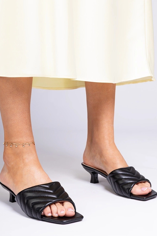 Melni čības uz zema papēža, „Launay"