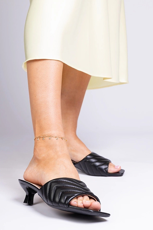 Melni čības uz zema papēža, „Launay"