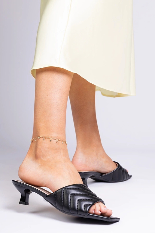 Melni čības uz zema papēža, „Launay"