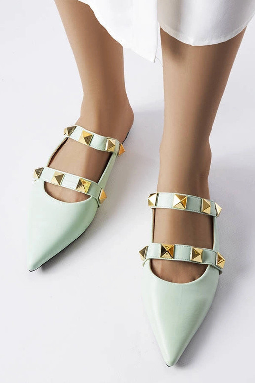 Zaļas, smailas pirkstgala flip flops...