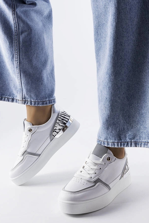 Baltas kedas uz Tooele platformas