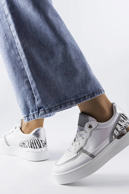 Baltas kedas uz Tooele platformas