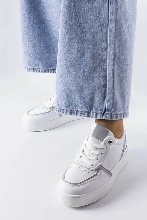 Baltas kedas uz Tooele platformas