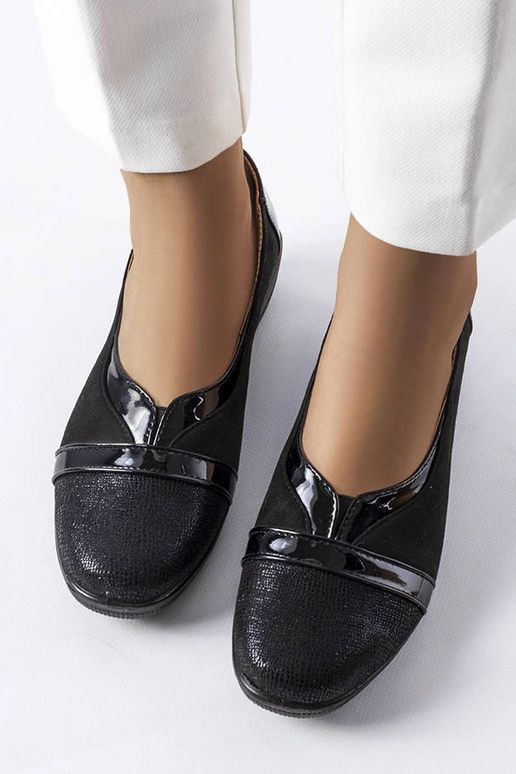 Melni saulrieta ķīļi