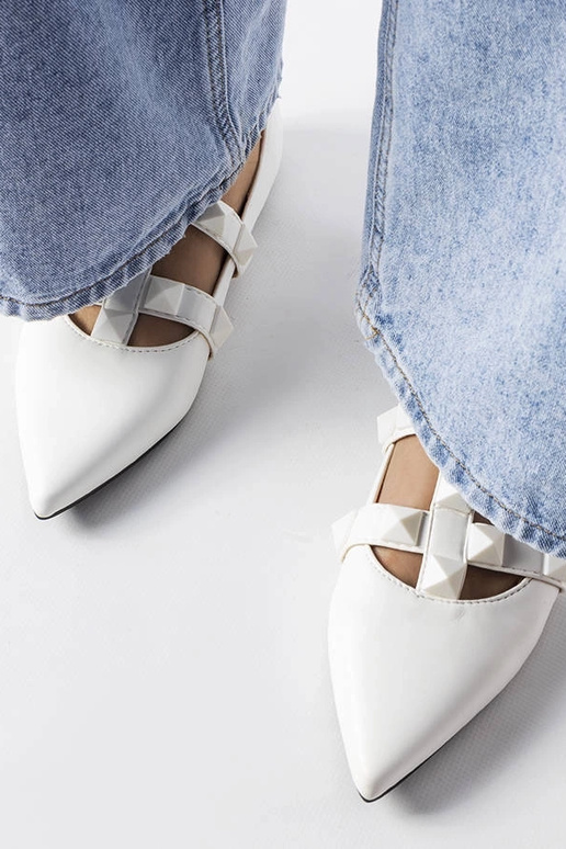 Baltas balerīnas ar iespaidīgu Blur...