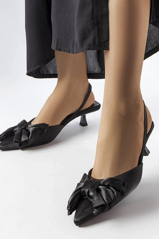 Melni augstpapēžu apavi ar lentu,...