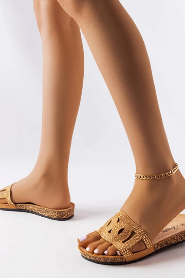 Bēšas flip-flops, kas dekorētas ar Lagacé rhinestones 2