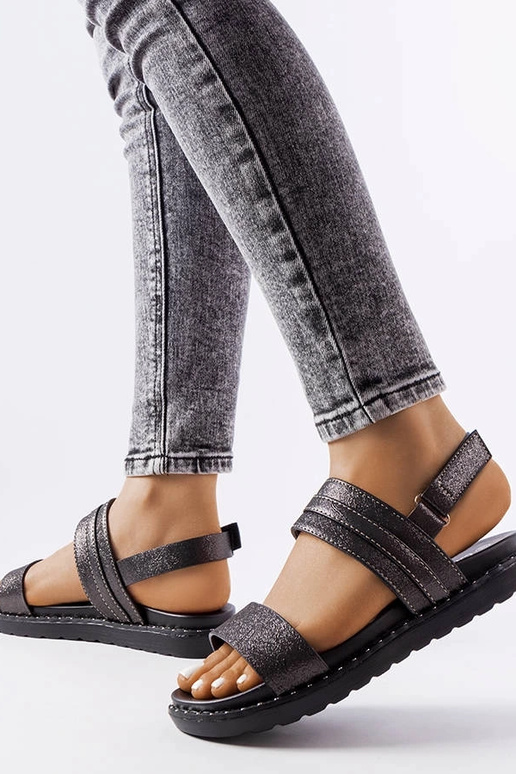 Melnas spīdīgas Felicienne sandales