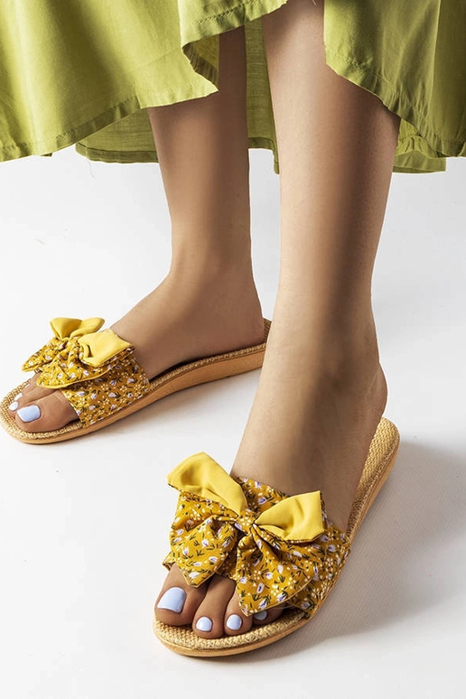 Dzeltenās čības ar lentīti, „Tachel"