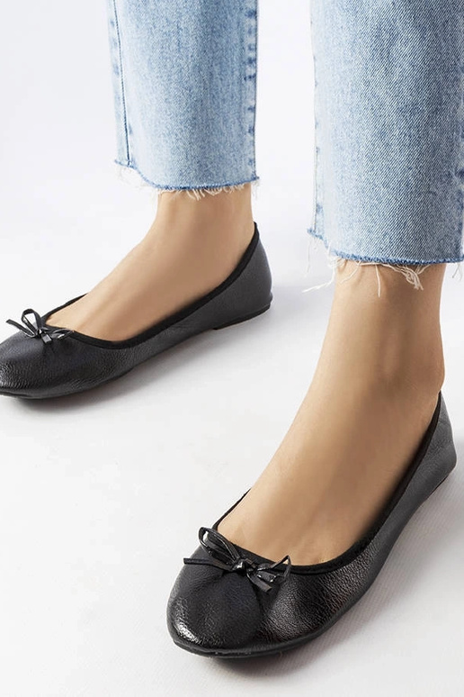 Melni baleta dzīvokļi, kas dekorēti...