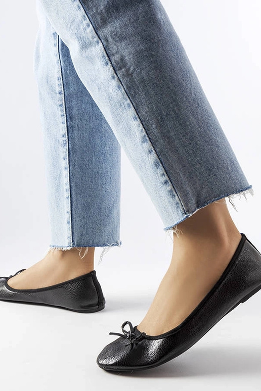 Melni baleta dzīvokļi, kas dekorēti...