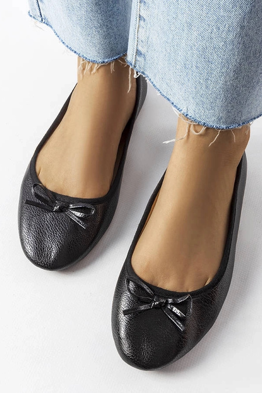 Melni baleta dzīvokļi, kas dekorēti...