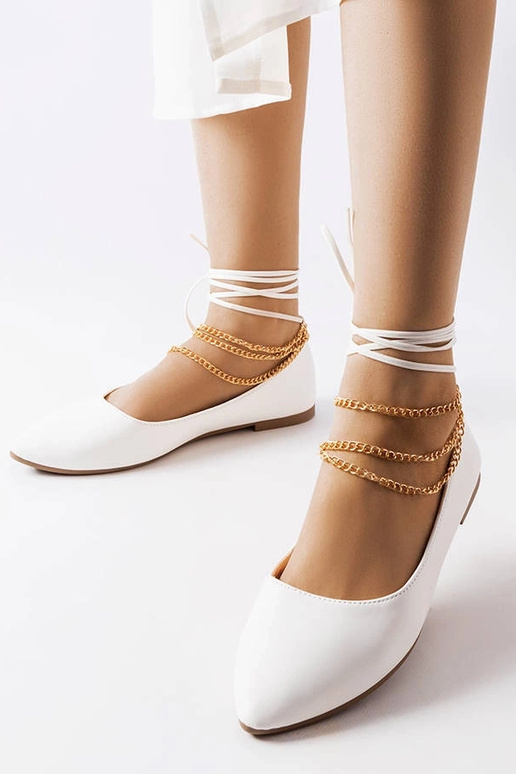 Baltas balerīnas ar dekoratīvu...