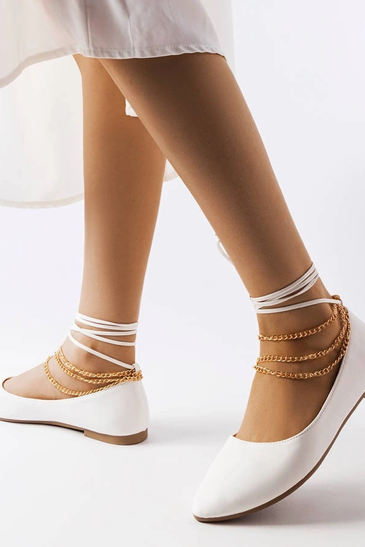 Baltas balerīnas ar dekoratīvu...