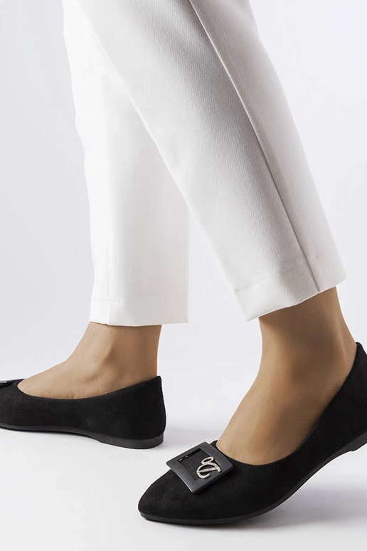 Melni baleta dzīvokļi, kas dekorēti...