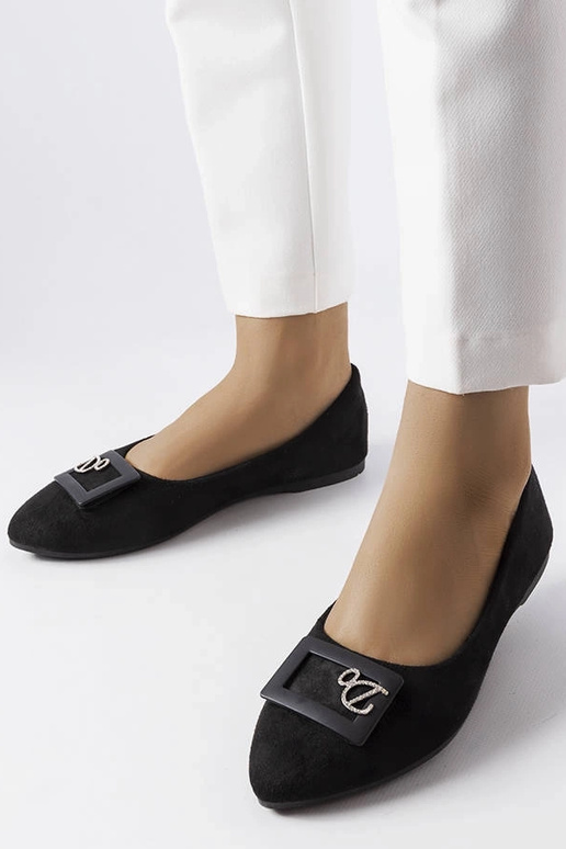 Melni baleta dzīvokļi, kas dekorēti...