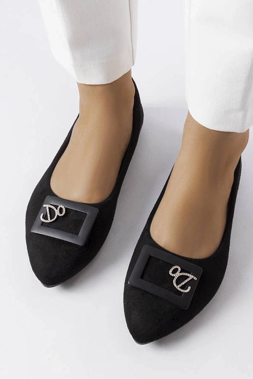 Melni baleta dzīvokļi, kas dekorēti...