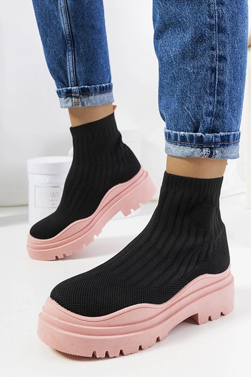 Melnie rozā augstie sporta apavi,...