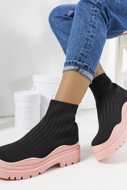 Melnie rozā augstie sporta apavi,...