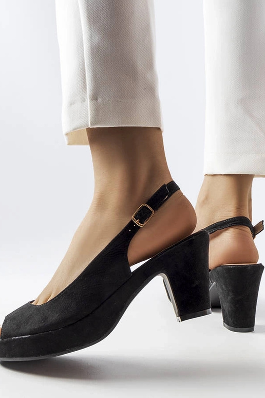 Melnas Dionne bloka papēžu sandales