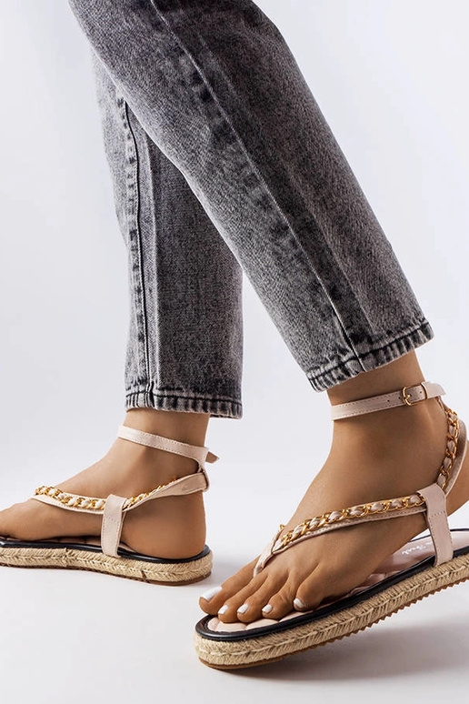 Bēšas sandales rotātas ar ķēdīti Varieur