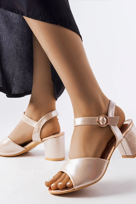 Vinceza zelta papēžu sandales