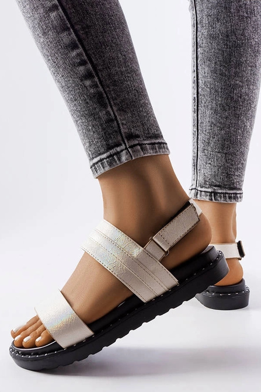 Bēšas spīdīgas Felicienne sandales