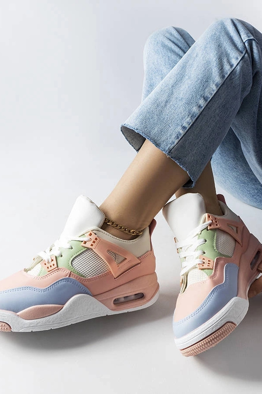 Rozā kedas no kombinētiem materiāliem...