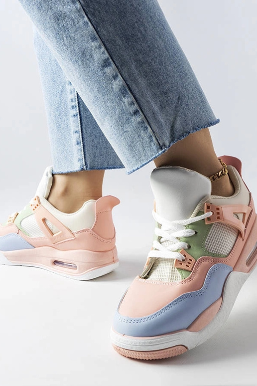 Rozā kedas no kombinētiem materiāliem...