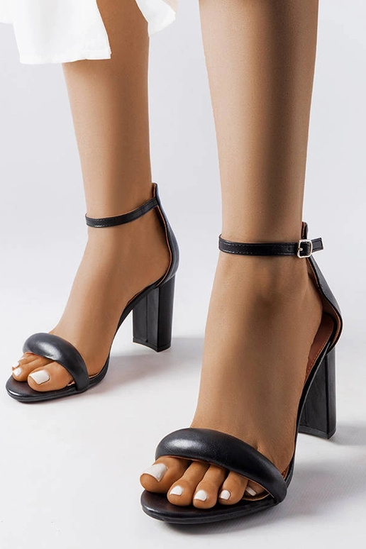 Black Hane bloka papēžu sandales