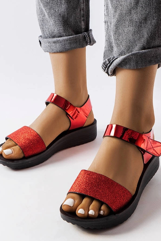 Sarkanas ķīļveida sandales Glow