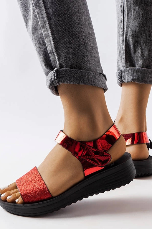 Sarkanas ķīļveida sandales Glow