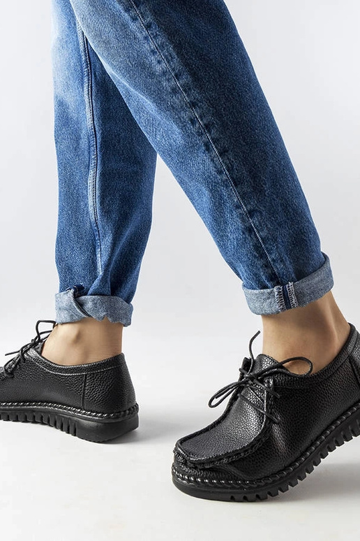 Melnas sašaurināmas pusbootus, „Tuva"