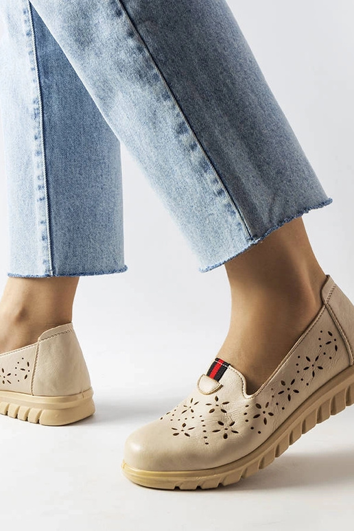 Joli gaiši bēši klaipi