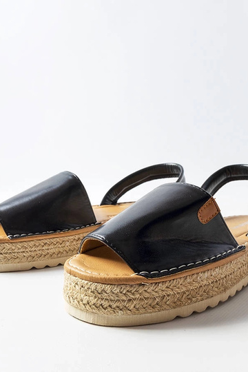 Melnas espadrilles uz platformas, „Sadbera" 2