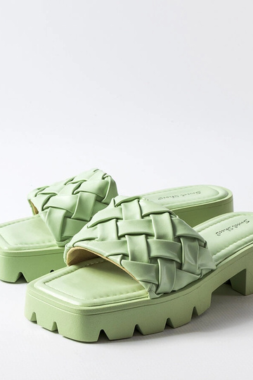Lora zaļas flip-flops ar traktora zoli 2