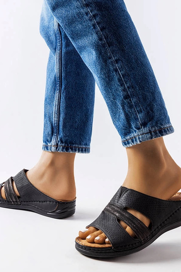 Melnas, vieglas, ķīļveida flip-flops Oliwia