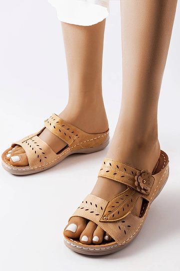 Bēšas flip-flops uz zema ķīļa Jolanta