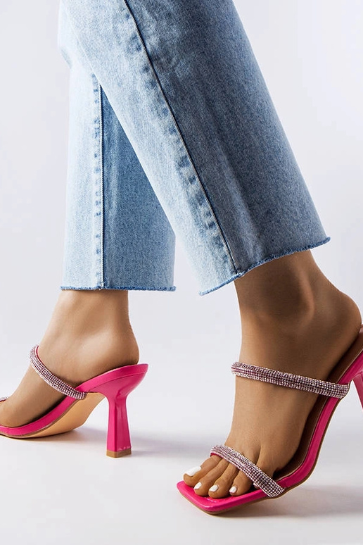 Evelīnas rozā augstpapēžu mūļi