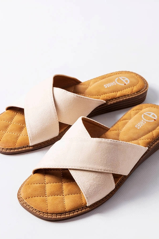 Smilšu krāsas čības, „Tiana"