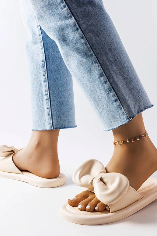 Bēšas flip-flops ar banti Lende