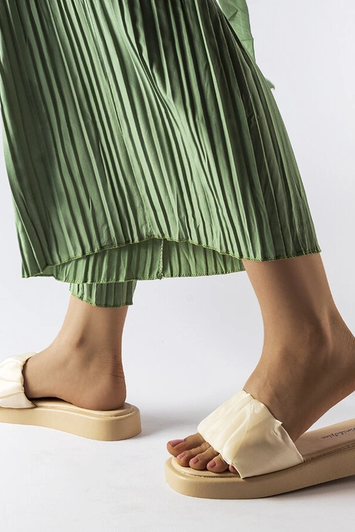 Boulevard smilškrāsas slidkalniņi,...