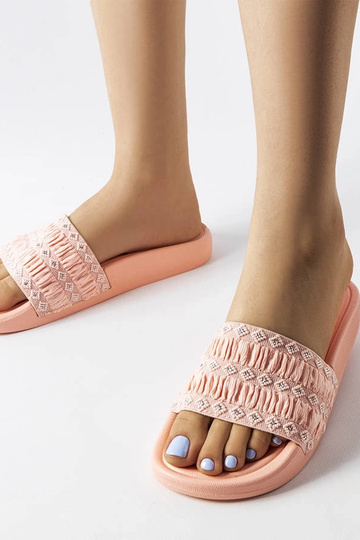 Rozā Ernesta volānveida flip-flops