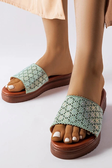 Zaļas ažūra flip-flops ar Irvine cirkoniem