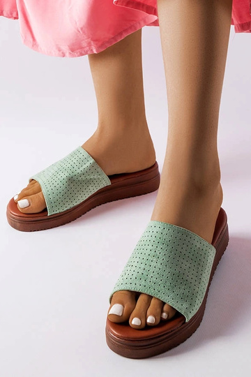 Zaļas flip-flops ar ažūra...
