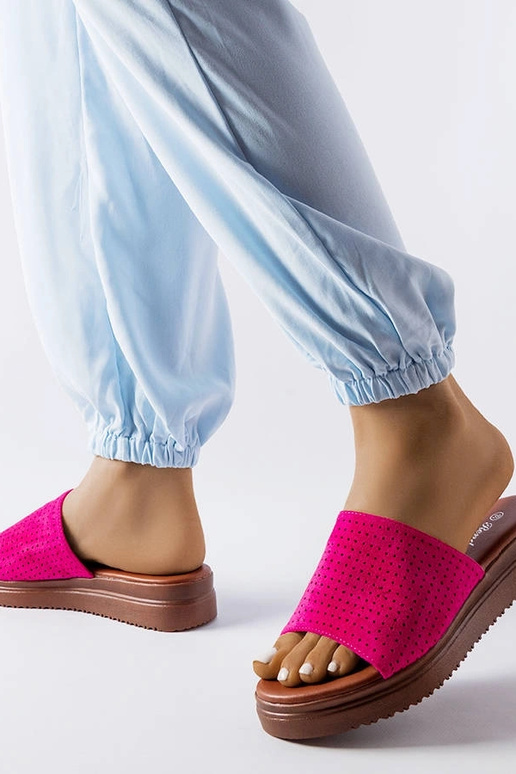 Tumši rozā flip-flops ar ažūra... Tumši rozā flip-flops ar ažūra...