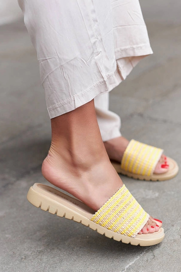 Capovalle dzeltenās pītas flip-Flops 2