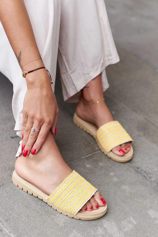 Capovalle dzeltenās pītas flip-Flops Capovalle dzeltenās pītas flip-Flops