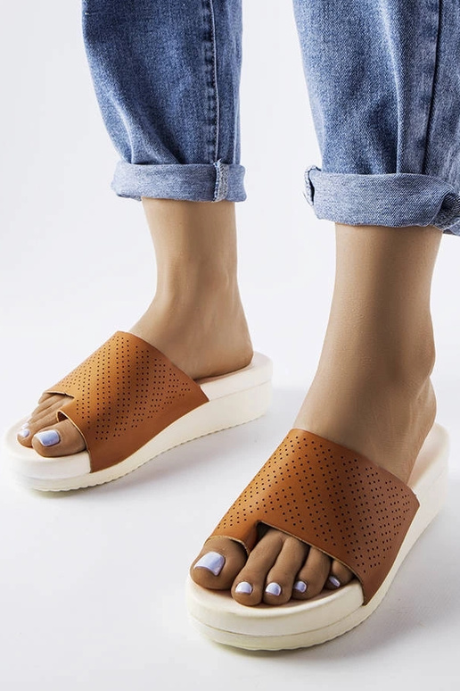 Brūnas Monferrato ķīļveida sandales